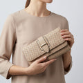 Clutch Cartera Beige Tejida con Hebilla Dorada – Estilo Lujo 100% Original