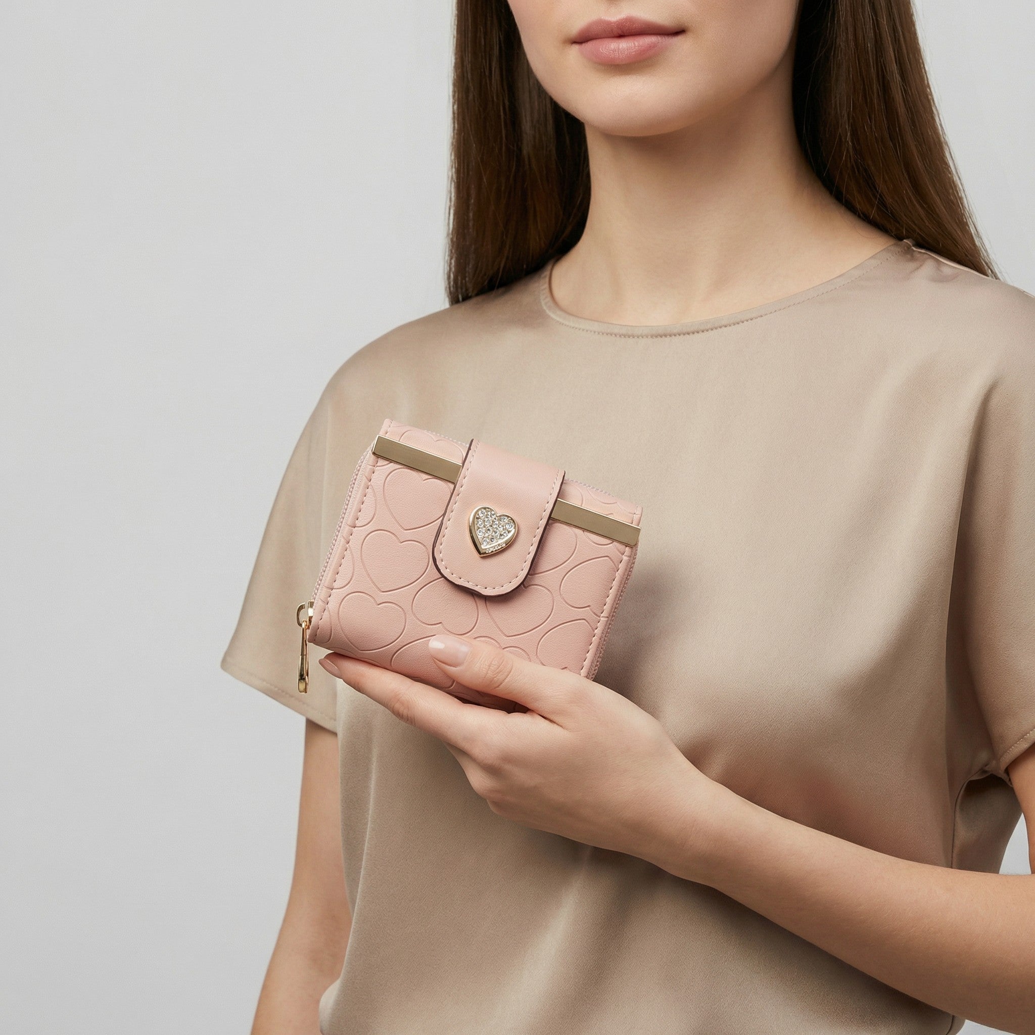 Cartera Coach Rosa con Patrón de Corazones y Broche de Cristal – 100% Original